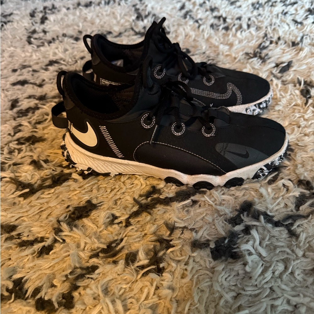 Nike Youth Future Field Turf Shoes - size 5